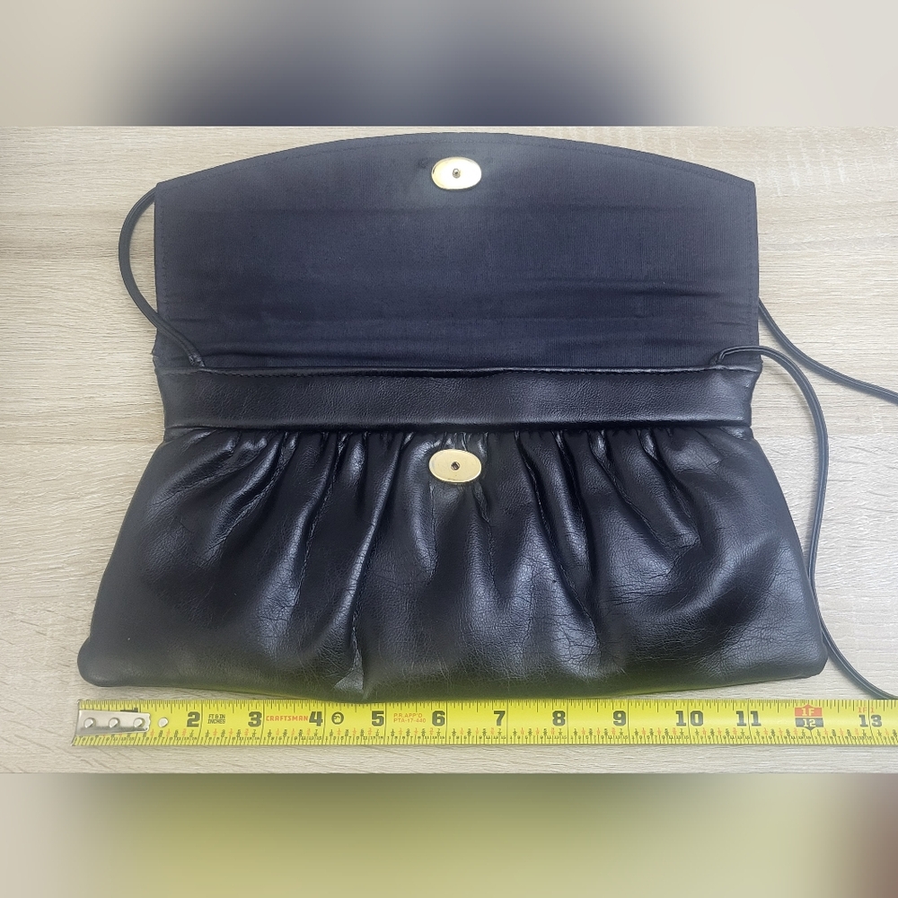 Black‎ clutch. No name brand. - Picture 4 of 5